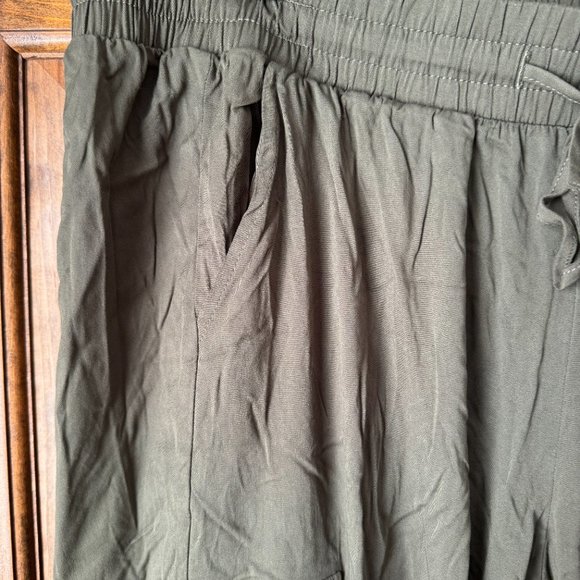 NWT Torrid Olive Cargo Pocket Jogger Size 2 (18-20) - Picture 6 of 12